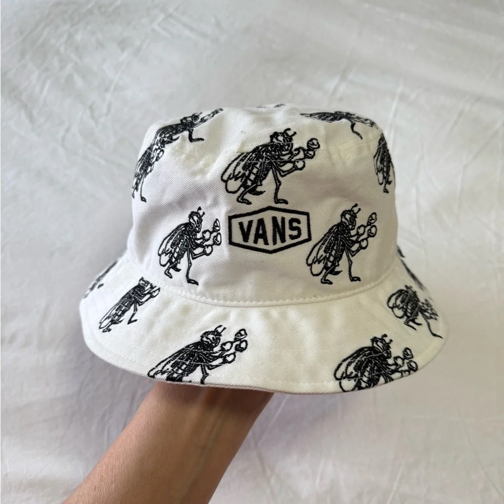 Vans | Unisex | White Black Undertone II Bucket Hat | Boxing Bees | One Size